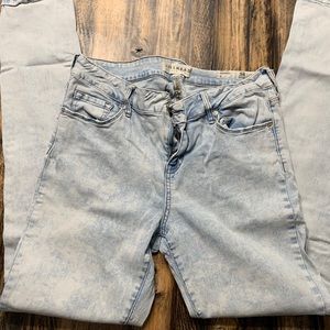 White Wash Jeans ✨